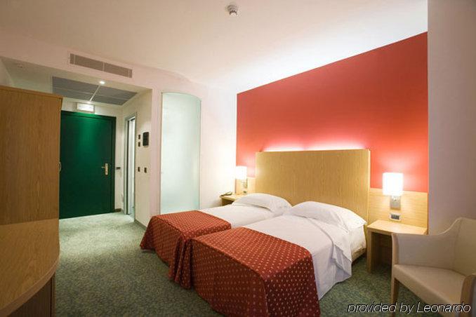 Hotel Senator Gorgonzola Ruang foto