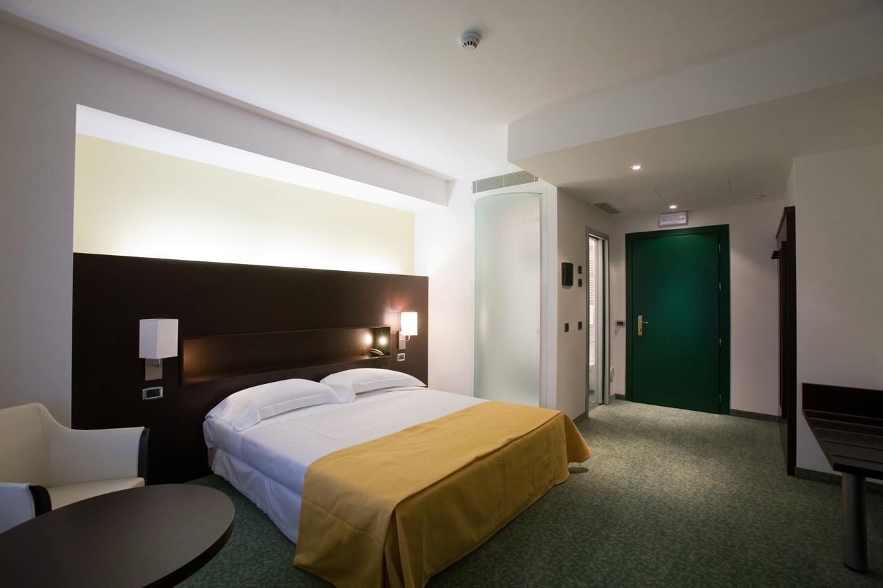 Hotel Senator Gorgonzola Bagian luar foto