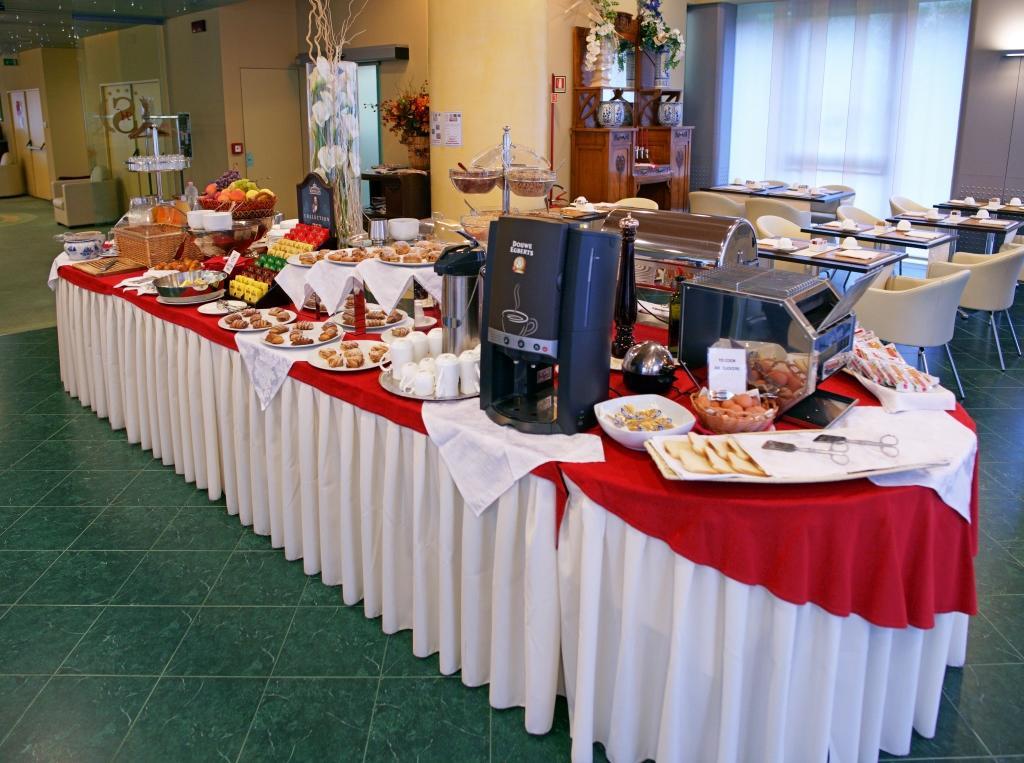 Hotel Senator Gorgonzola Bagian luar foto